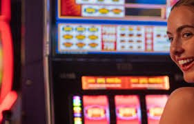 Live Baccarat ဒိုင်လာနှင့် တိုက်ရိုက်ကစားခြင်း